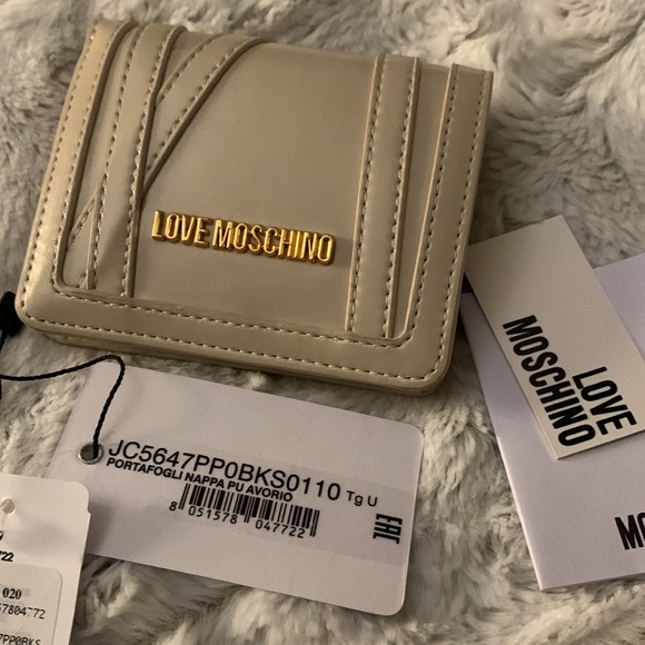 Brand new LOVE MOSCHINO bifold cream wallet - Picture 7 of 12